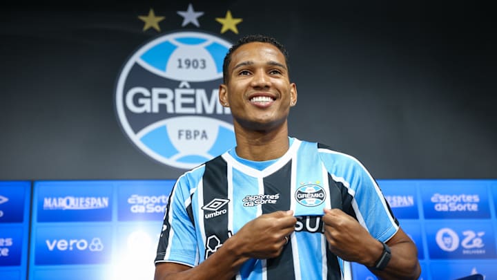 João Lucas, lateral-direito do Grêmio em 2025