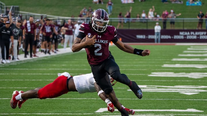 Southern Illinois quarterback DJ Williams