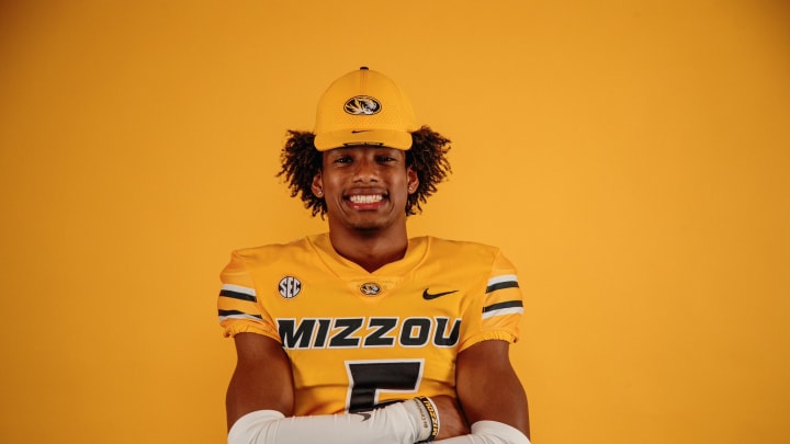 Missouri football commit Jaren Sensabaugh poses after an official visit with the Tigers in Columbia, Mo. 