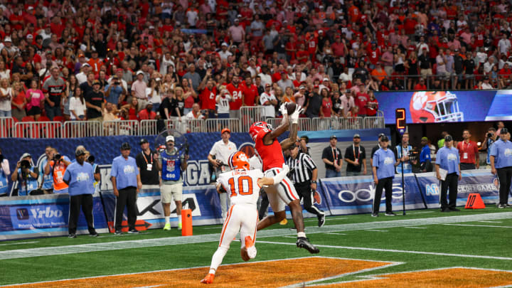 Colbie Young Catches The First Touchdown of the Season 