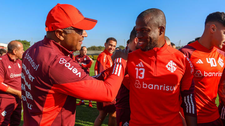 Roger Machado e Enner Valencia no Internacional em 2024