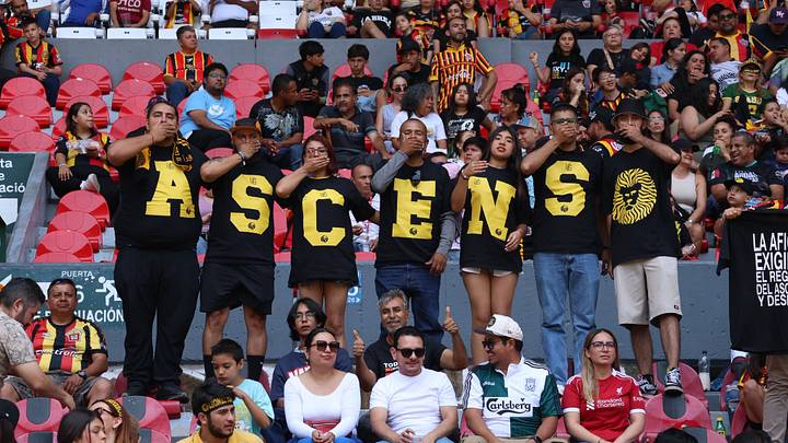 Aficionados de Leones Negros protestan por el regreso del ascenso