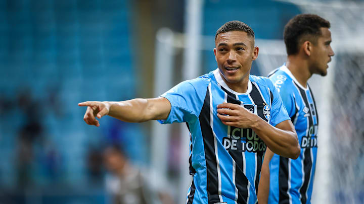 Carlos Vinícius é um dos principais atacantes do Brasil neste início de 2026