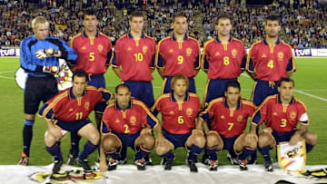 National Spanish soccer team poses 25 April 2001 i