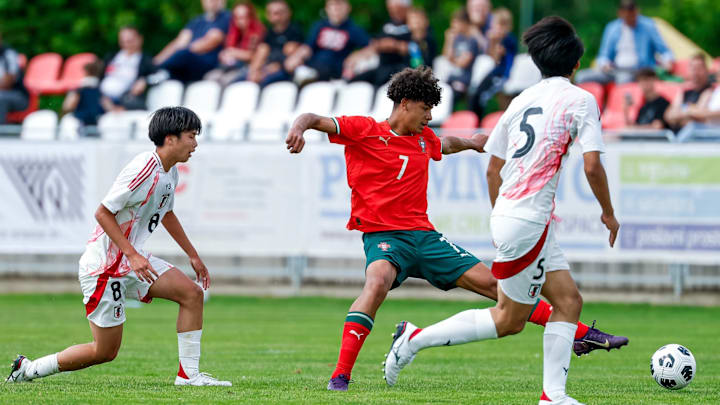 Cristiano Ronaldo Jr. (7), en su debut con la Selección de Portugal Sub-15.