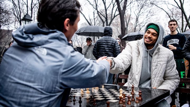 Victor Wembanyama plays chess Victor Wembanyama plays chess