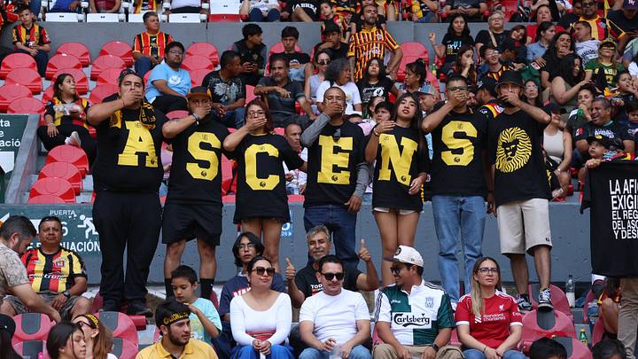 Aficionados de Leones Negros protestan por el regreso del ascenso Aficionados de Leones Negros protestan por el regreso del ascenso