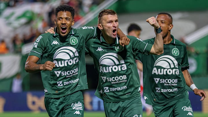 Chapecoense do paraguaio Walter Clar está há 10 jogos sem perder e tem o melhor ataque da Série B Chapecoense do paraguaio Walter Clar está há 10 jogos sem perder e tem o melhor ataque da Série B