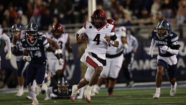 San Diego State Aztecs quarterback Jayden Denegal (4).