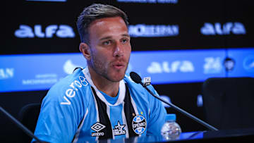 Arthur, que estava na Juventus Itália), assinou contrato por empréstimo até o final de junho de 2026