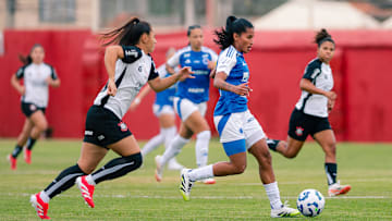 Cruzeiro busca título inédito da competição