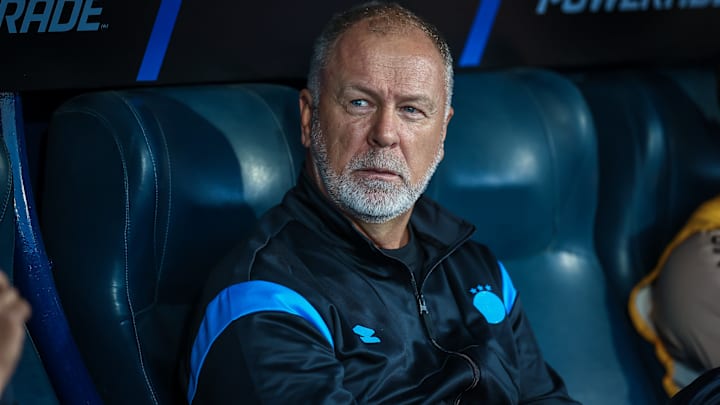 Mano Menezes voltou ao Grêmio em abril Mano Menezes voltou ao Grêmio em abril