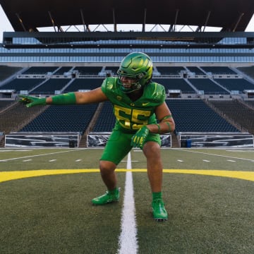 2026 four-star offensive tackle Kodi Greene wears an Oregon Ducks uniform during a visit to Eugene.