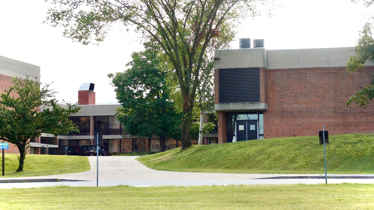 Members of Vermont high school wrestling team involved in car crash