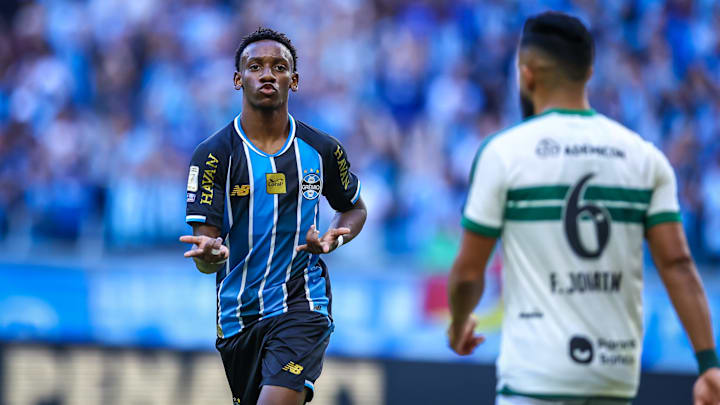 Gabriel Mec marcou seu primeiro gol como profissional diante do Coxa Gabriel Mec marcou seu primeiro gol como profissional diante do Coxa