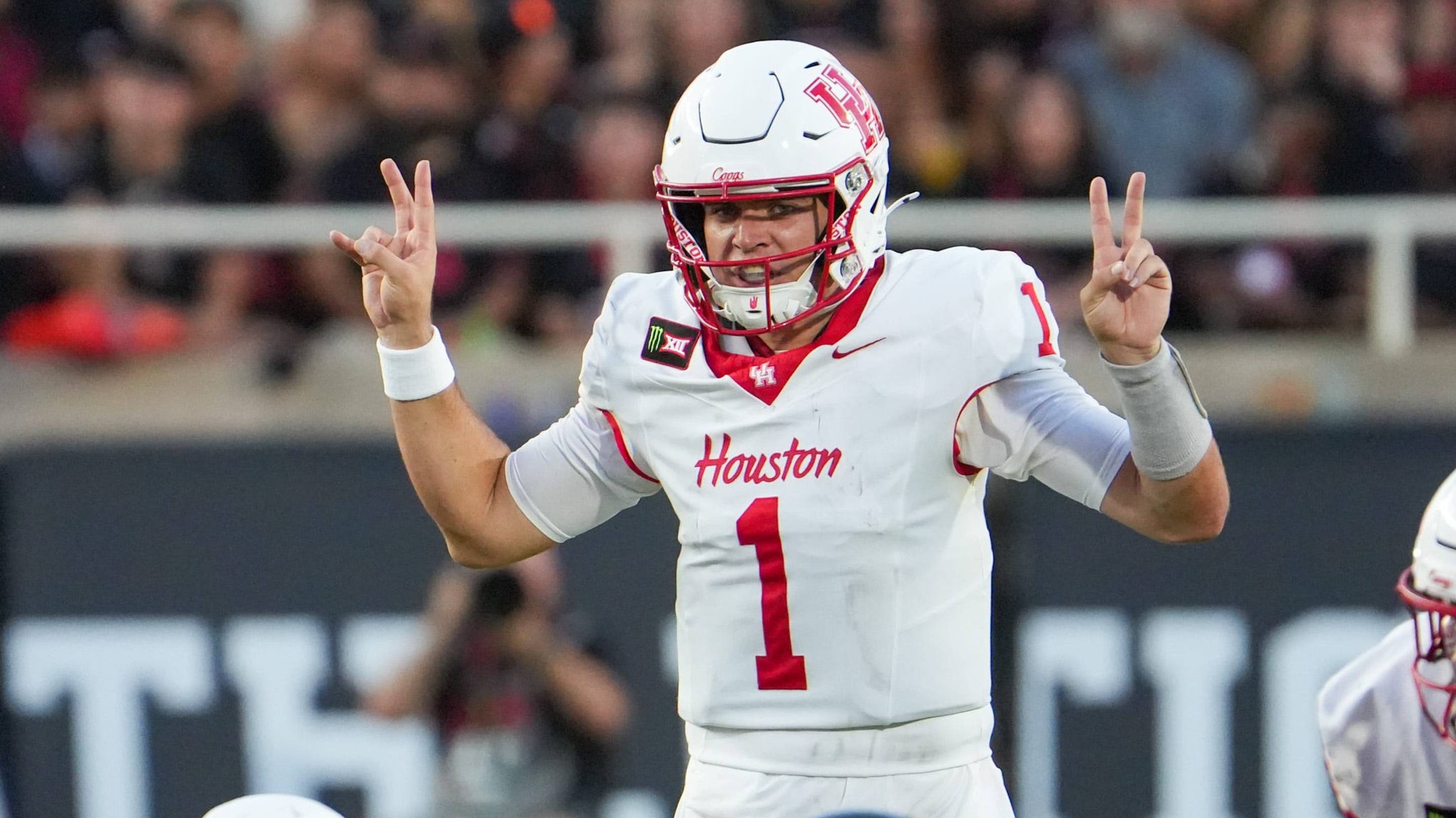 Houston QB Conner Weigman Earns Two Weekly Awards After Stellar Performance