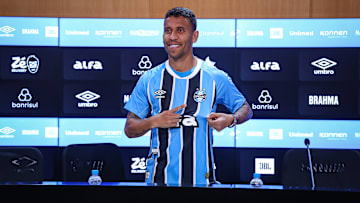 Lateral-direito chegou ao clube no início da semana