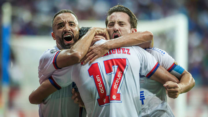 Caio Alexandre, Luciano Rodríguez e Everton Ribeiro do Bahia na Libertadores 202