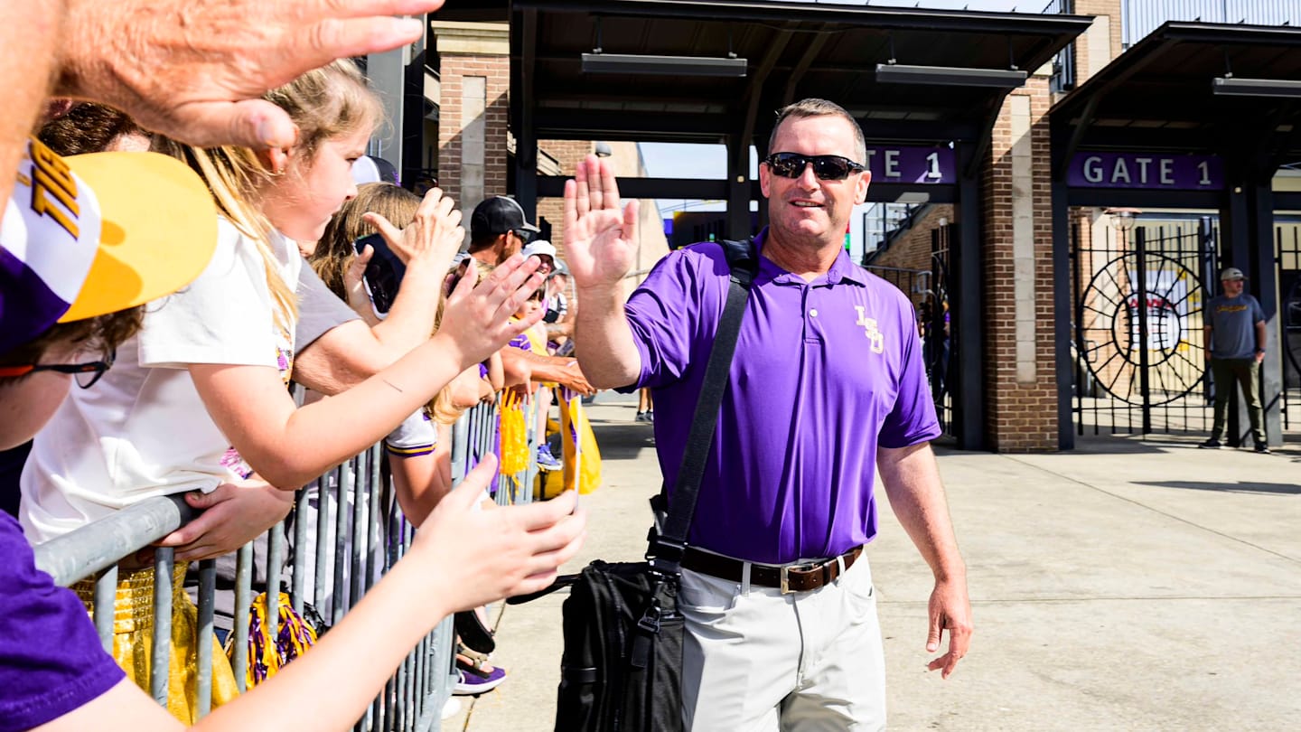 LSU Baseball Advances in College World Series with 4-1 Win over Arkansas