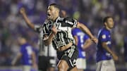 Hulk fez gol de falta em Uberlândia