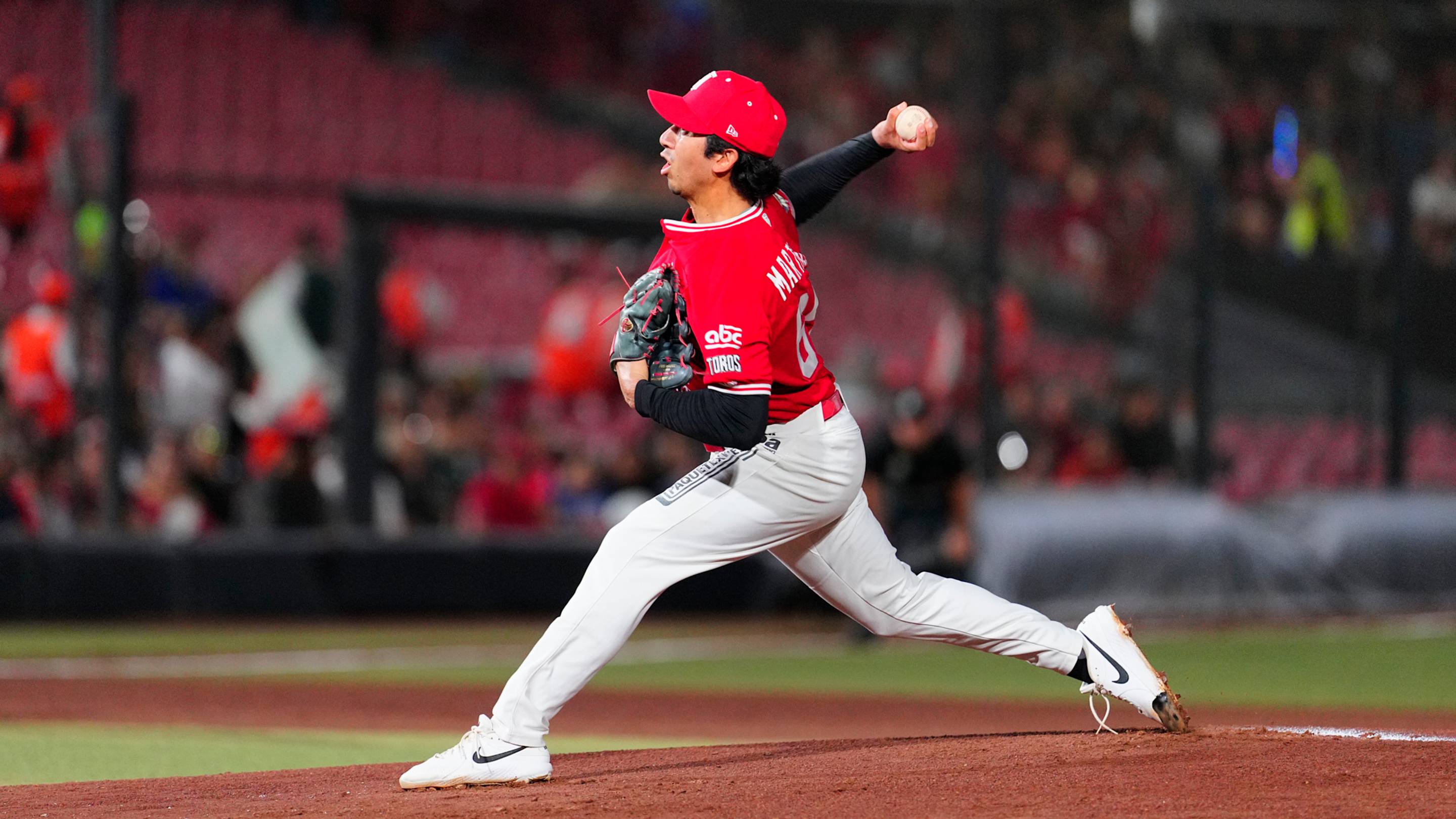 Daniel Martínez tropieza en el Juego1 de la Serie del Rey ante los Olmecas de Tabasco