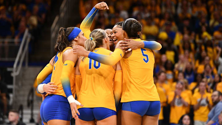 No. 1 Pitt Volleyball Sweeps No. 3 Penn State in the Keystone Classic at the Petersen Events Center 