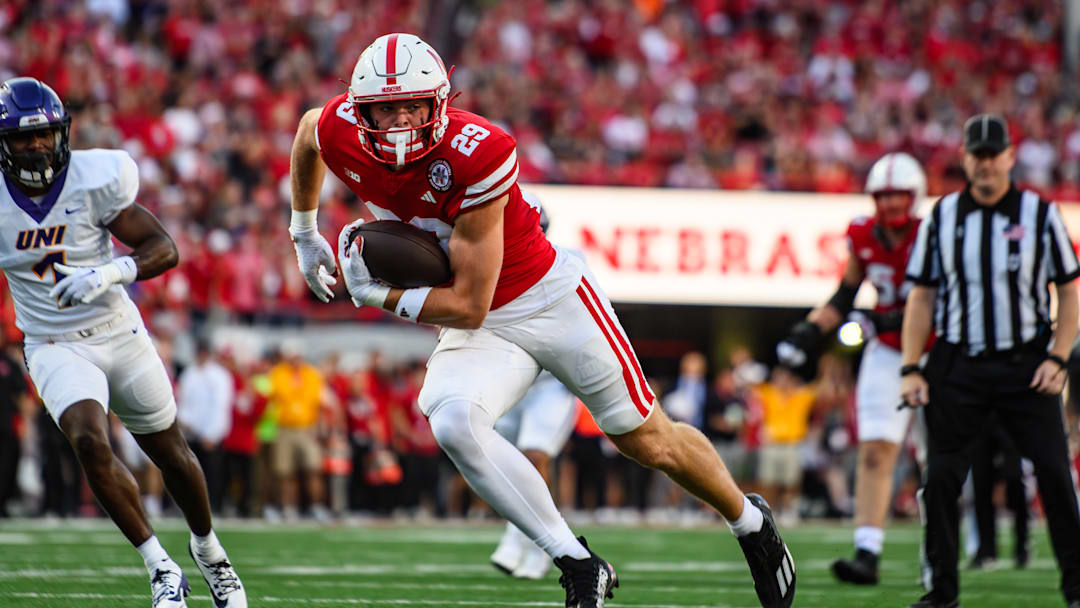 Carter Nelson runs to the endzone for a touchdown. 