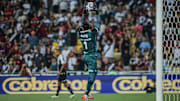 Léo Jardim foi eleito o melhor em campo