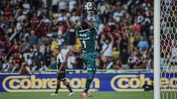 Léo Jardim foi eleito o melhor em campo