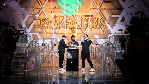 Team Falcons winning the Call of Duty Warzone event