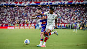 Bruno Henrique chegou a acertar a trave
