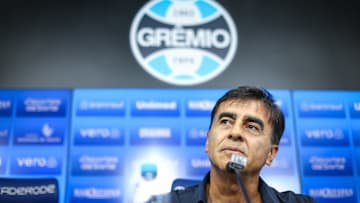 Quinteros poderia ficar de fora do próximo clássico