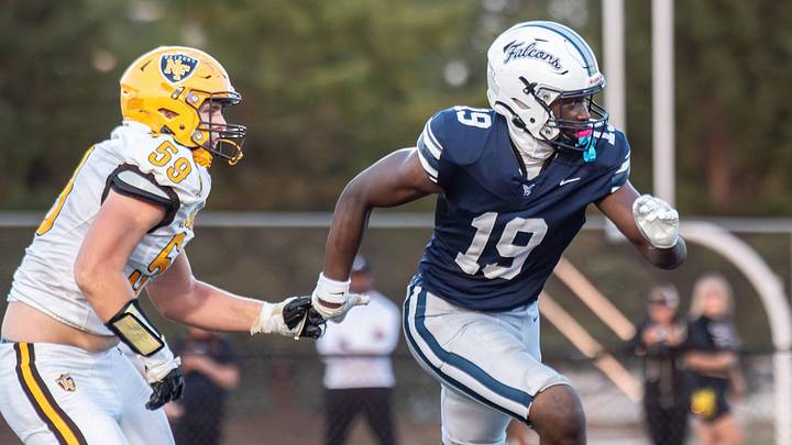 Farmington's Myle Smith rushes the passer during an Oakland Activities Association-Blue football game on Friday, Sept. 12, 2025.