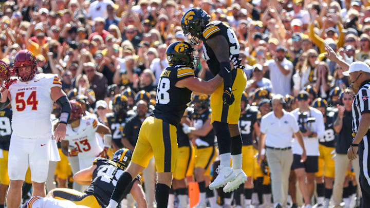 Iowa DL Max Llewellyn (left), Brian Allen. (Rob Howe/HN) 