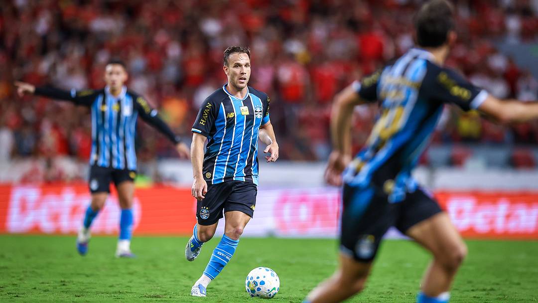 Arthur voltou ao Tricolor em 2025 após longa passagem pelo futebol europeu Arthur voltou ao Tricolor em 2025 após longa passagem pelo futebol europeu