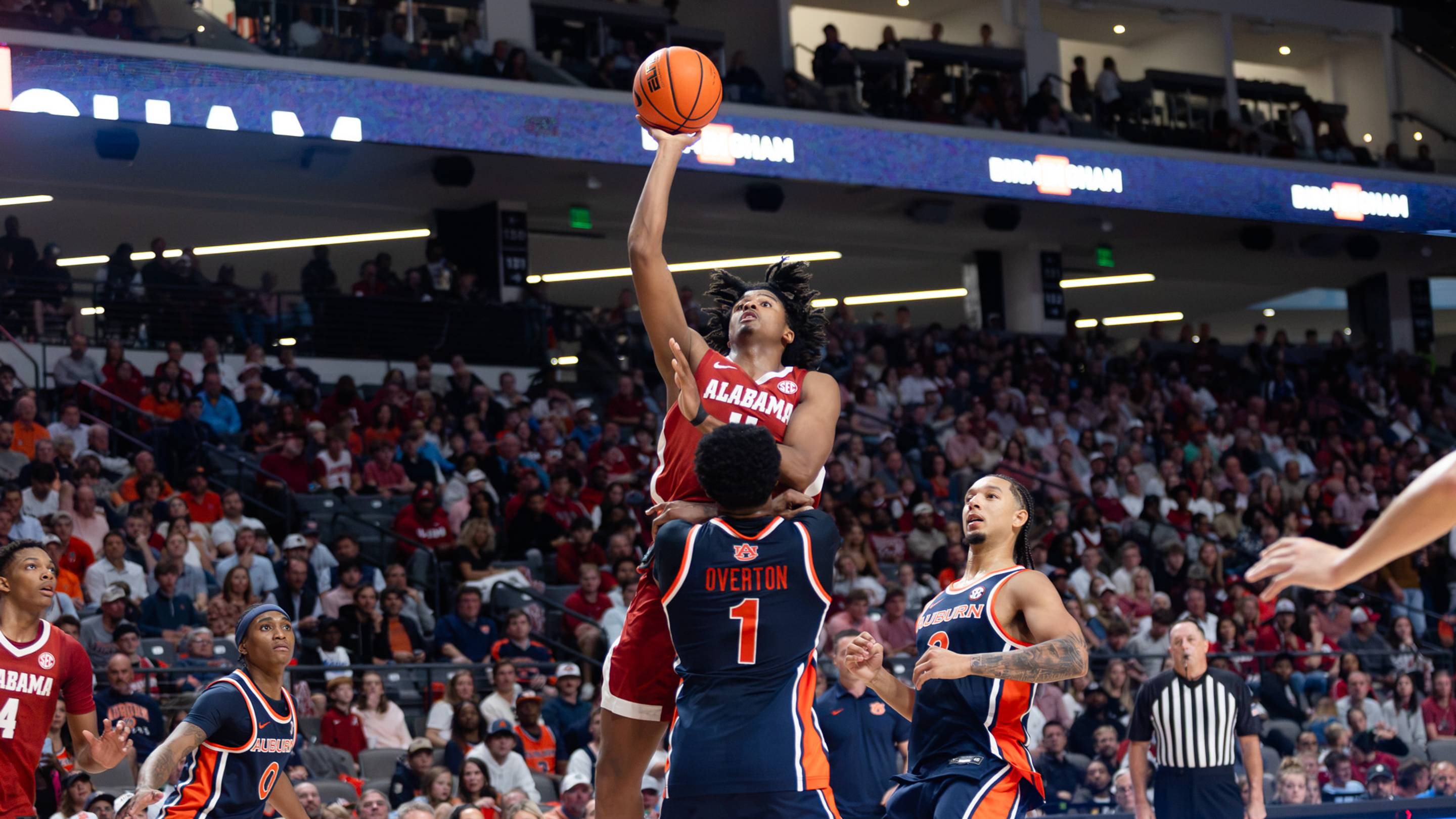 Late Surge Pushes No. 20 Alabama Past Auburn in Thrilling Exhibition