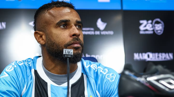 Jogador foi contratado junto ao Corinthians Jogador foi contratado junto ao Corinthians