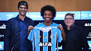 Willian é oficialmente apresentado pelo Grêmio