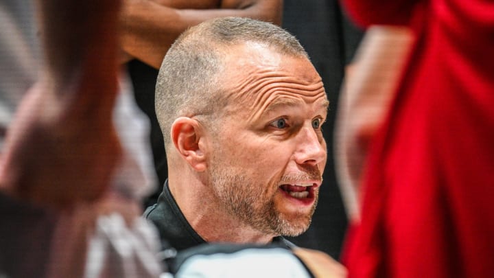 Louisville head coach Pat Kelsey gives instructions during a timeout.