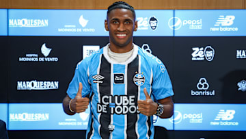 Tetê vai usar a camisa 21 do Grêmio em 2026