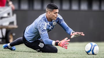 Gabriel Brazão é o goleiro da equipe santista
