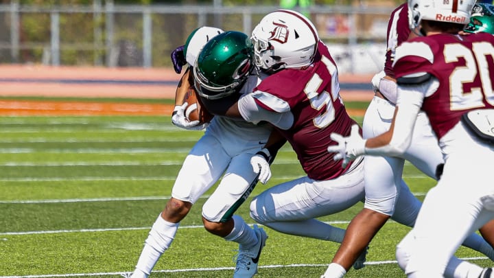 De Smet defensive end Quincy Byas