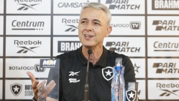 Treinador estava trabalhando no comando do Sporting Cristal, do Peru