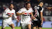 Calleri abriu o placar no Morumbi lotado