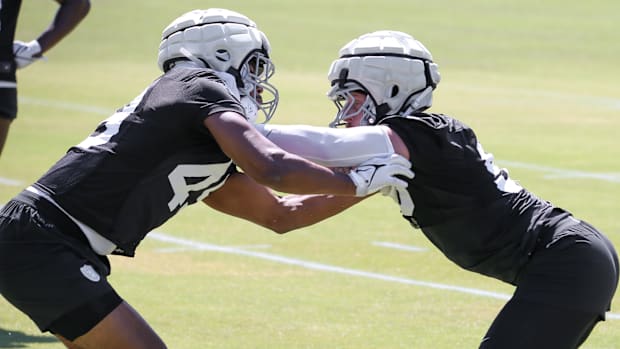 Las Vegas Raiders DEs Charles Snowdenm, Maxx Crosby