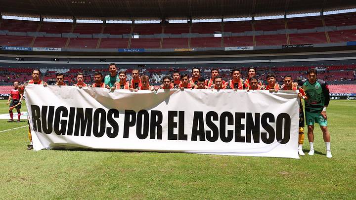 El conjunto universitario mostró la pancarta “Rugimos por el ascenso” antes de su duelo ante la Jaiba Brava. El conjunto universitario mostró la pancarta “Rugimos por el ascenso” antes de su duelo ante la Jaiba Brava.
