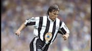 David Ginola of Newcastle on the ball