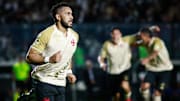 Dimitri Payet marcou dois gols em São Januário
