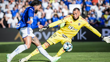 Gabigol deve começar o clássico no banco
