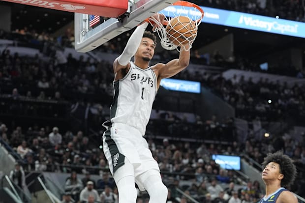 San Antonio Spurs center Victor Wembanyama (1) dunks the ball in front of Memphis Grizzlies forward Jaylen Wells (0) in the s